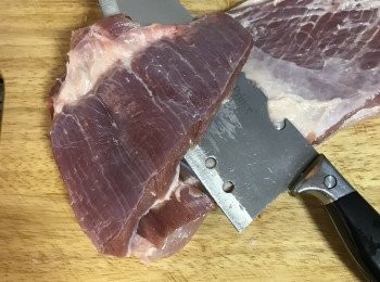 step3: 將較厚的部位切ㄧ下，否則太厚不好捲；