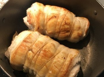 step7: 將肉整圈煎上色；