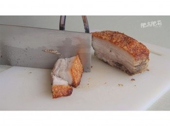 step16: 最後就可以切件, 大小隨自己喜好~ 相信你切的時候已經很想先吃一塊吧 :D