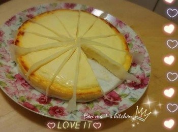 step1: 8吋模具舖上牛油紙及用錫紙圍盤包好待用
將室溫忌廉芝士 打至軟身，再加入糖 撈勻
將雞蛋撈勻 分3次倒入忌廉芝士中 及檸檬汁撈勻
將熱牛油加埋入去 撈勻 倒入模具