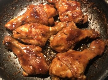 step9: 小火烹煮收汁即可；起鍋擺盤後撒上芝麻；