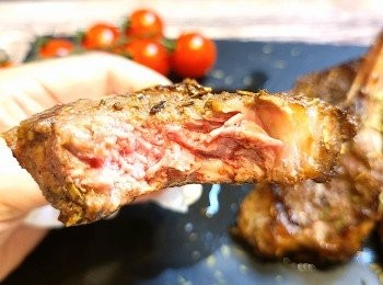 step4: 咬開還很juicy，肉質軟稔幼嫩，味道鮮美，正是我想要的生熟程度。