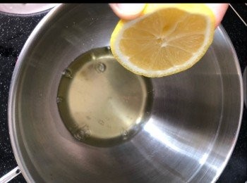 step9: 蛋白加入幾滴檸檬汁高速打至起泡（沒有檸檬汁可以不加）