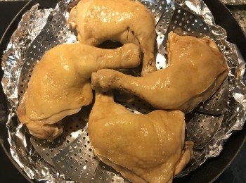 step10: 刷好醬後排入燻鍋中，皮朝上；