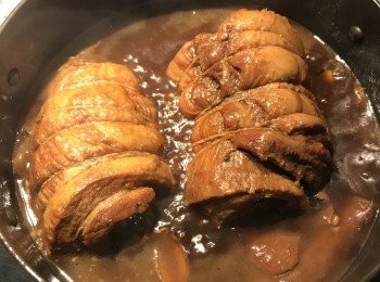 step12: 1個半小時後，開蓋試醬汁用鹽調整，關火燜30分鐘；