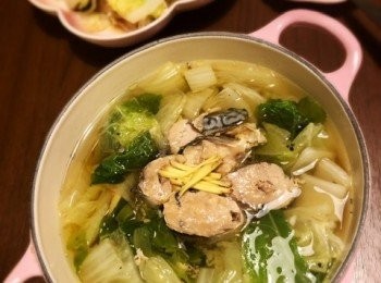 step3: 左髀煮完這道菜
發現這道菜十分適合下班後
又想有啖湯飲吓又有菜吃又有蛋白質吃的人士煮啊
材料又簡單烹煮時間又短
不錯吧！