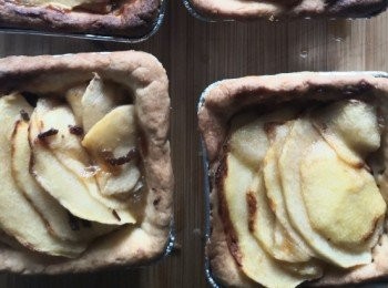 step4: 想有微焦效果可以先用火槍炙一下才掃果醬