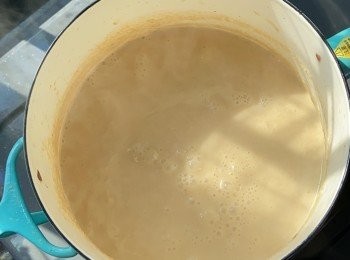 step5: 如覺得太稀，有需要可加適合生粉水煮至合適濃度。