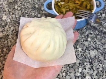 step18: 接著將內餡包起來，包法其實很隨興，只要開口捏緊就好。