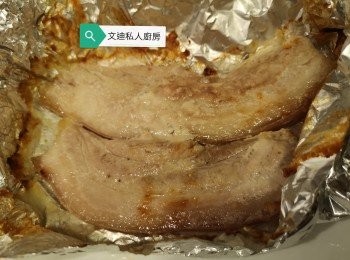 step3: 焗好後有水沖洗豬腩肉鹽份。