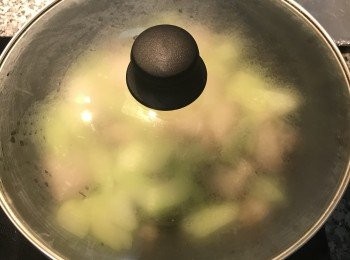 step5: 蓋鍋蓋燜煮2分鐘；