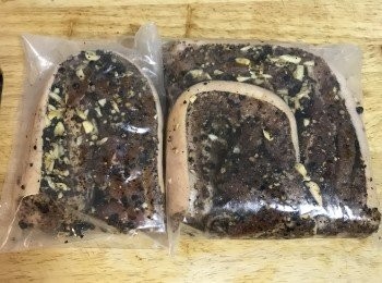 step8: 裝進夾鍊袋裡，冷藏12小 時以上。