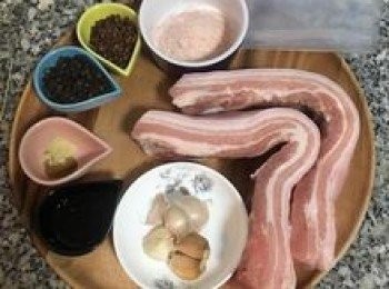 step1: 五花肉洗淨後，完全擦乾；