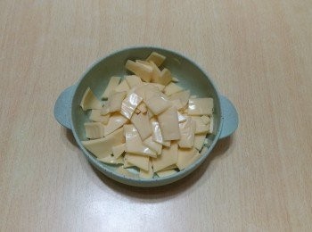 step2: 芝士剪細塊。