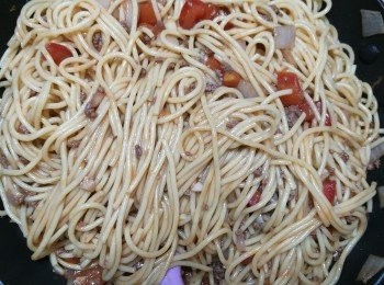 step10: 下意粉和芝士，攪拌均勻。