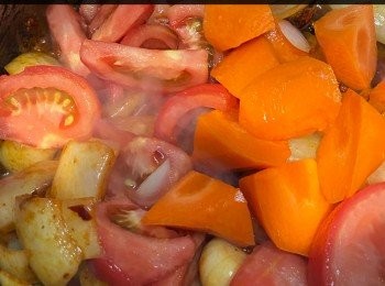 step9: 打開煲蓋，取出金錢展，放凉後，切件，淋上牛肉，繞上日本特濃麻油，即成。