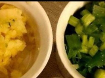 step3: 蒜末2茶匙。蔥花 2湯匙。