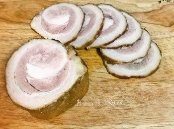 step15: 冰過ㄧ夜的叉燒，可以切的很薄，還有美麗的花紋喔～