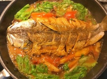 step11: 加入1/2杯水煮滾，並放入生菜煮軟；