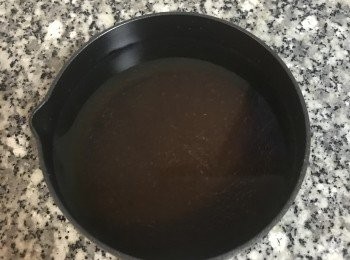 step11: 粉粿冷藏時，就將糖和水煮滾放冷即可；兩種糖的比例可以自行調整喔～