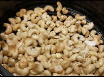 step4: 技巧②
3分鐘後，拉出鍋，前後搖晃幾下(看片更清楚)