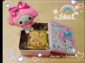 step2: 奶黃餡做法：將糖和麵粉、吉士粉、奶粉，撈勻，加煉奶、雞蛋、一半椰汁，撈勻後再加另一半椰汁和花奶撈勻，然後加牛油（溶液）（不用撈勻）。 ~滾水落鍋蒸 20至 25分鐘。拿出搓滑，攤凍即成奶黃餡，放入雪櫃雪一晚。待用