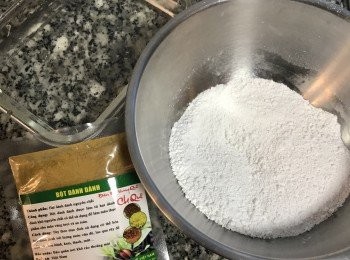 step1: 將水和地瓜粉秤好；