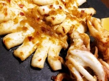 step9: 起鍋前再掃一次醬料，完成後加檸檬片點綴，完成！