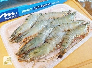 step3: 先將大蝦解凍