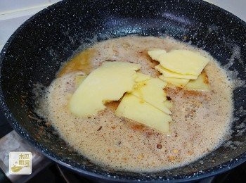 step7: 加入雞湯和芝士片煮至溶解