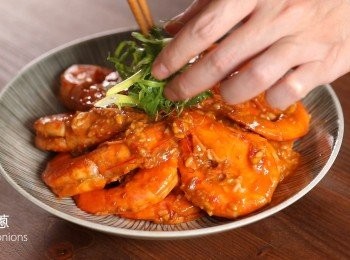 step6: 盛盤後在放上少許的蔥絲就完成了。