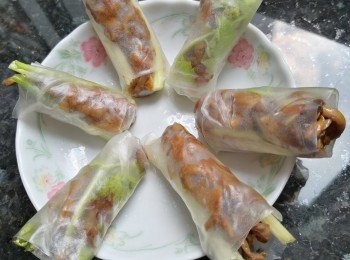 step1: 先將秀珍菇用手絲成幼条備用