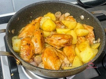 step7: 加蓋多煮5分鐘或至喜歡的濃稠度，灑蔥花裝飾，即可