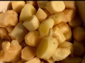 step8: 將子薑切粒後，放入玻璃樽內，再加入糖醋便可以封好放入雪櫃，待3、4天後便可食用。






想知道我更多食譜，可去我 Facebook 專頁。

https://m.facebook.com/carlineki/