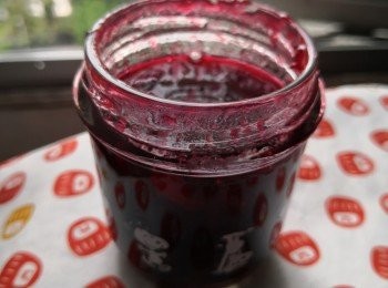 step5: 襯熱入已消毒過的玻璃樽蓋好倒放置到瓶身回涼便可享用