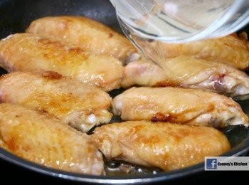 step5: 加入菠蘿水 (如不夠可加入適量水份)