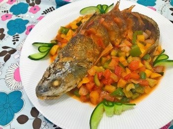 step13: 擺上小黃瓜做裝飾即可。