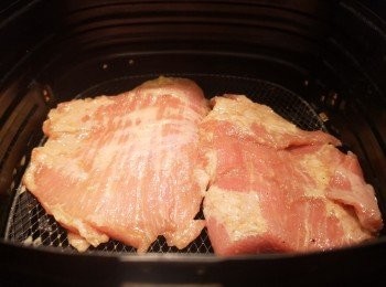 step1: 所有材料混合醃半小時以上。空氣炸鍋180度焗15-18分鐘，視乎厚薄，如選用錫紙墊底就需要翻一次。