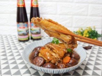 step13: 簡單又美味的蠔油冬菇炆<a href="https://bit.ly/3zHU5V3" target="_blank" data-keyword="雞翼" class="guide-link"><strong>雞翼</strong></a> <span style="display:inline-block;vertical-align:middle;margin-top:-3px;color:initial;border-radius:3px;padding:2px 3px;font-size:12px;line-height:14px;background:#87d300;color:#fff;">即買</span> 完成了。