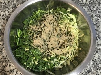 step5: 將所有蔬菜放一起，加入胡椒鹽；