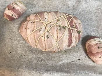 step14: 撒上百里香葉，入烤箱烤30-40分鐘，直到表面上色；