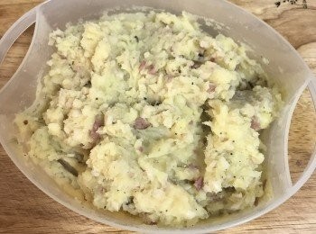 step9: 加入炒好的料拌勻，並試吃調整鹹度；