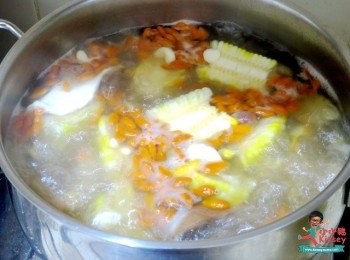 step9: 繼續用大火加蓋煲約15分鐘~