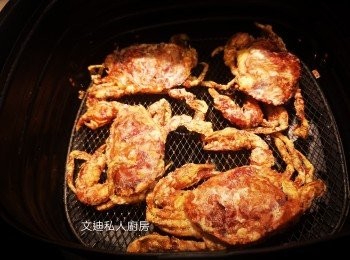 step5: 這次底部乾爽無需翻轉焗蟹，時間只焗了8分。時間主要靠目測。