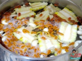 step8: 待滾起後，加入所有材料~