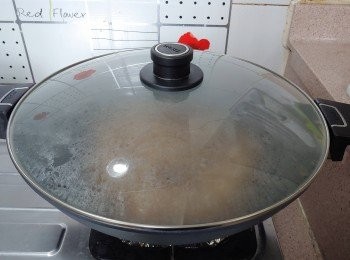 step12: 轉中火煮至滾起後蓋上蓋煮3分鐘