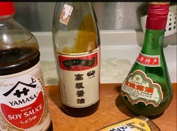 step4: 焗爐版 : 預熱焗爐，放入鱔(魚肉向上，魚皮向下)，蓋上錫紙，上下火160度焗20分鐘；打開鍚紙，每面掃上蜜糖汁，160度焗5分鐘(重複2次)；200度焗5-10分鐘至金黃色，切件上碟，即成。