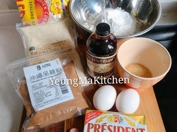 step1: 預備材料。所有粉類過篩備用。牛油放室温略為放至少許軟身。