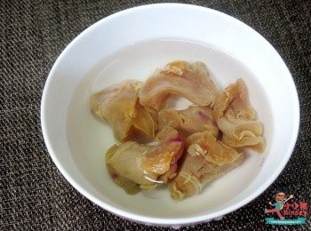 step1: 乾螺頭用清水放在雪櫃浸一晚~