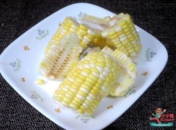 step6: 粟米洗淨去皮切件~